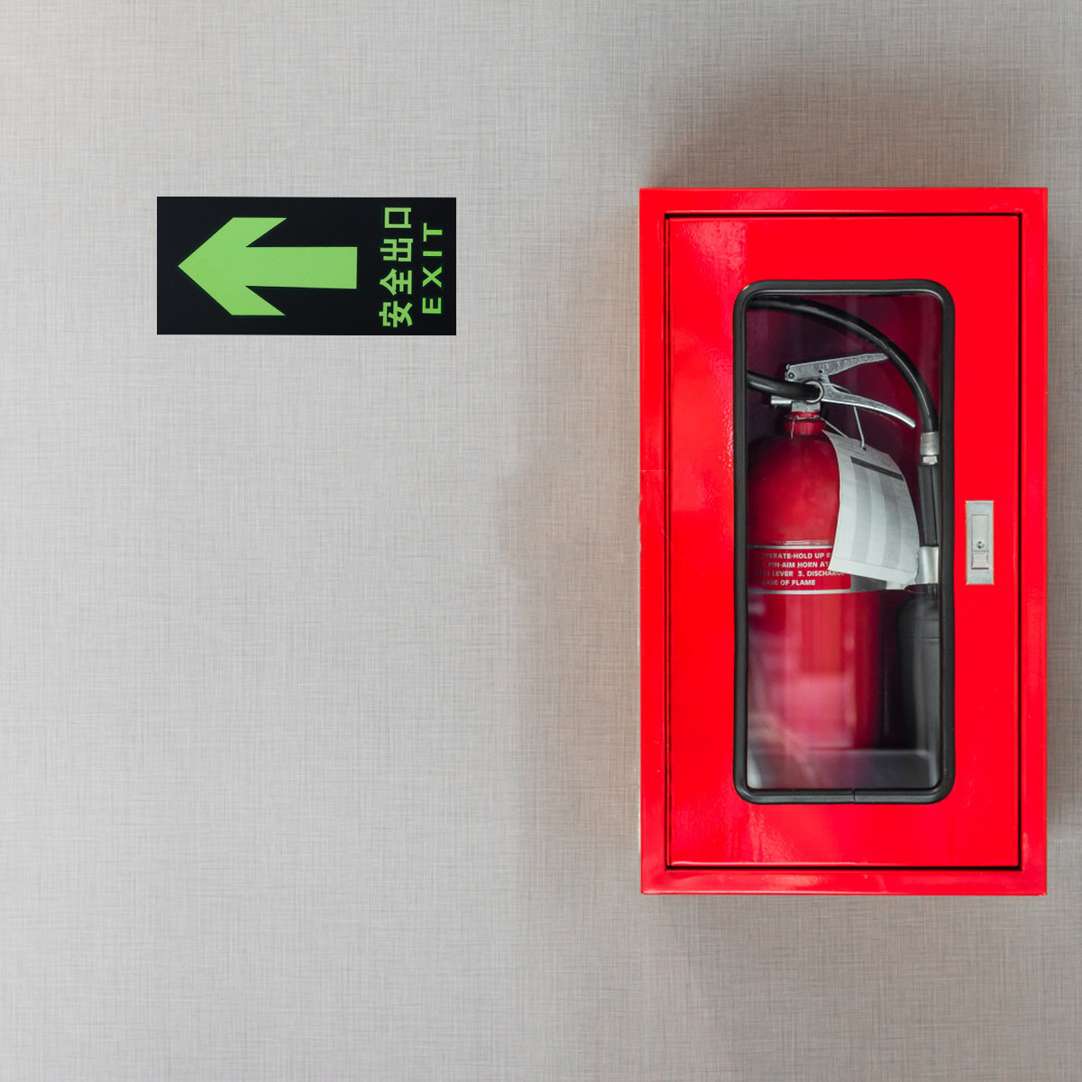 8Pcs Safety Exit Sign Luminous - مراجعة Emergency Exit Sign وسعره